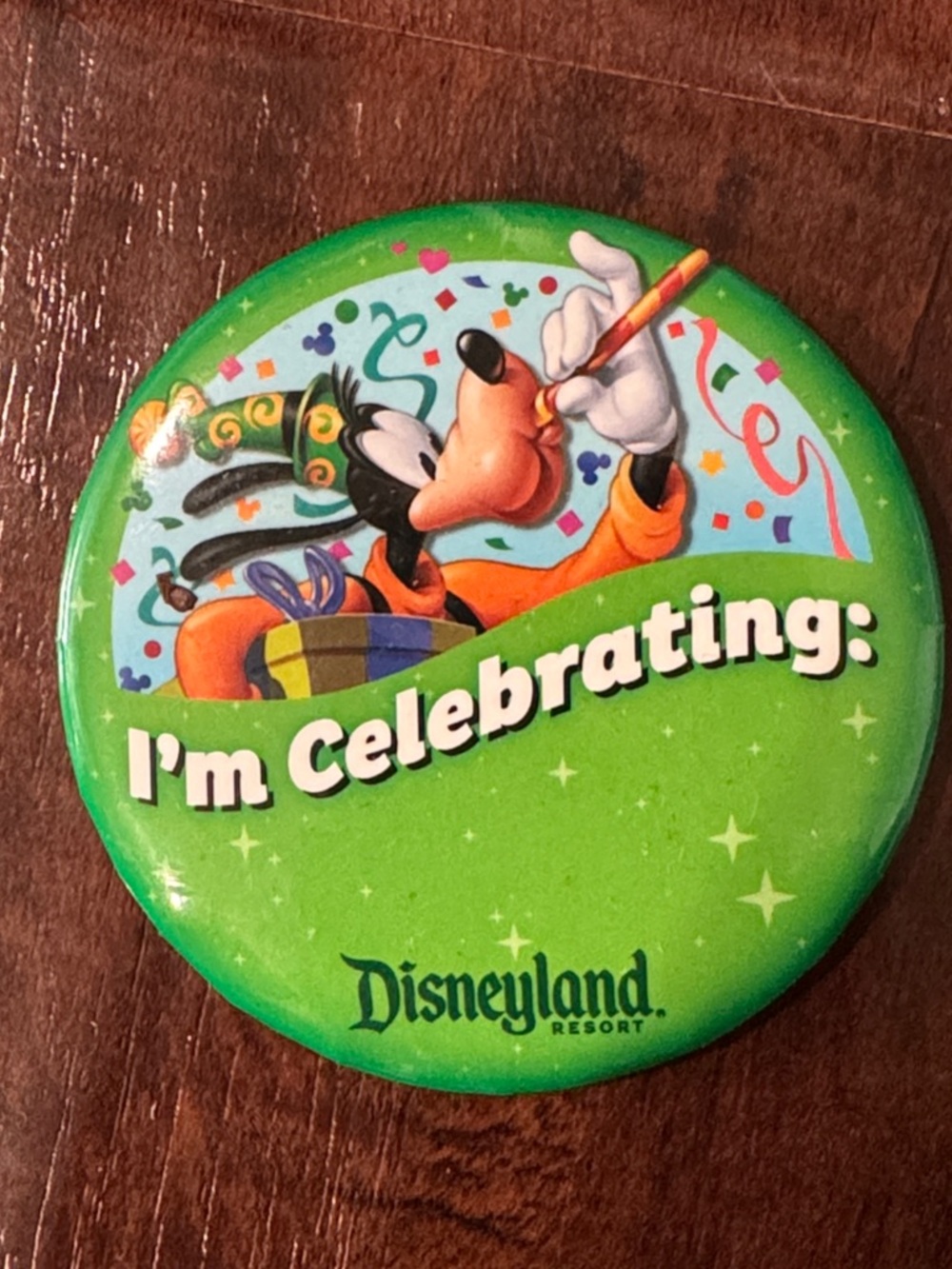 Disneyland Green Goofy 'I'm Celebrating' Party Button